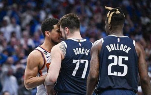 奥尼尔评选NBA历史最佳阵容：詹姆斯取代魔术师，科比领衔锋线  