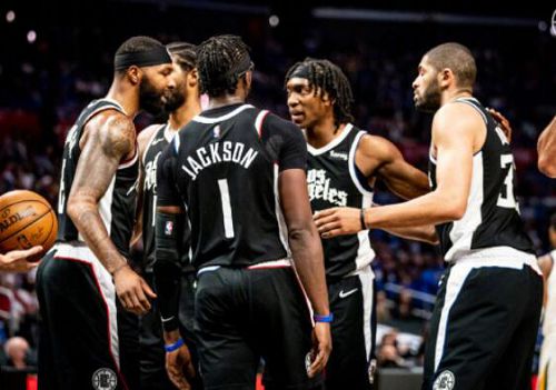  NBA战报：马刺主场144分大胜雄鹿，文班亚马闪耀全场