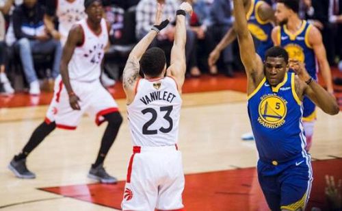  NBA赛场风云再起：凯尔特人不败金身告破，湖人逆转取胜迎五连胜